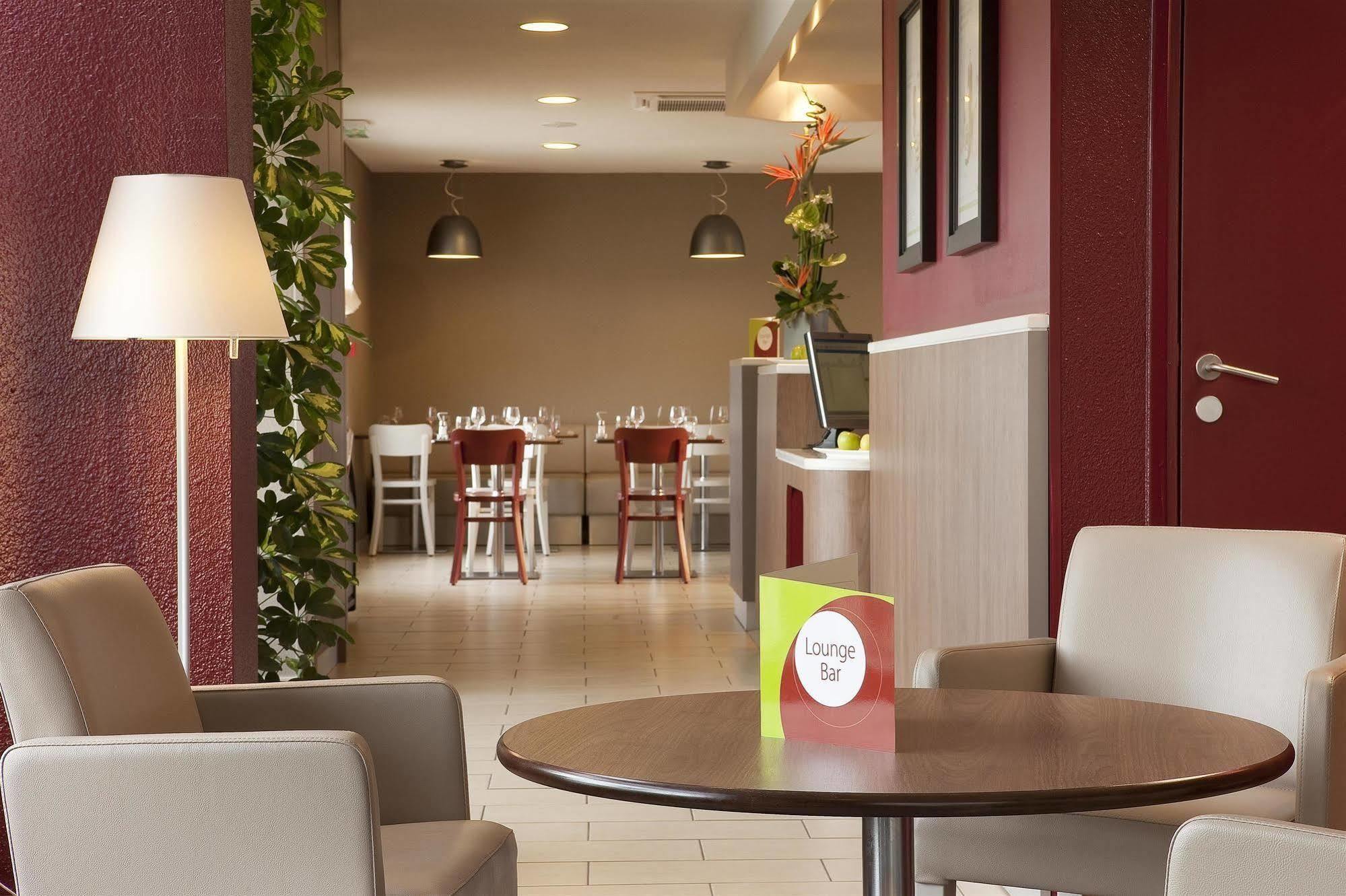 Kyriad Brie-Comte-Robert Restaurant photo